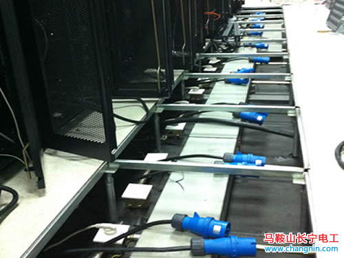 市政府信息辦機(jī)房PDU安裝