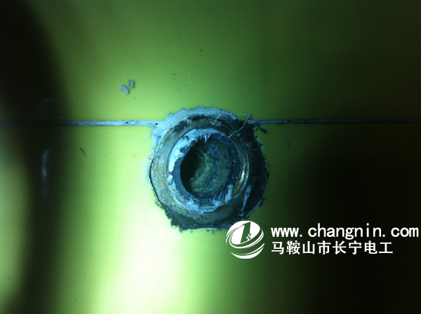 三角閥門(mén)斷在墻內(nèi)取出斷閥門(mén)